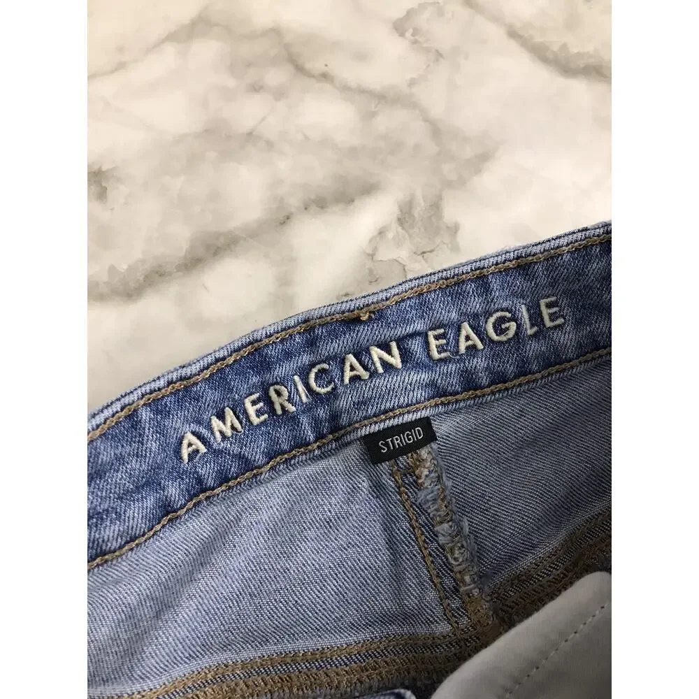 Amerian Eagle High Waisted Mom Strigid Floral Patchwork Jeans 4 regular Distres